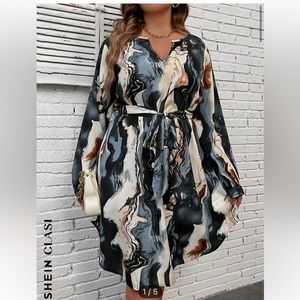 Marble print notched neckline belted dress. Size 4X